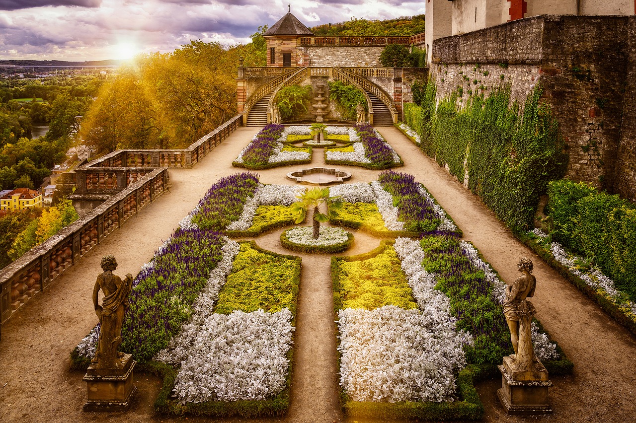 10 Beautiful Landscape Garden Ideas for Low Maintenance
